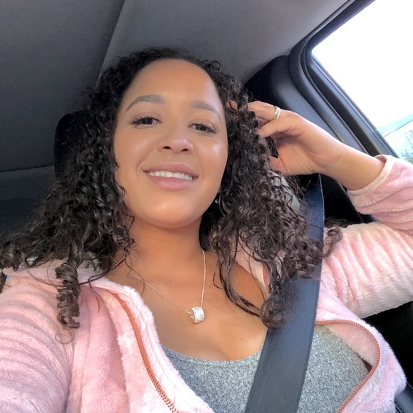 Meet your Posher, Jeniffer - Picture 1 of 1